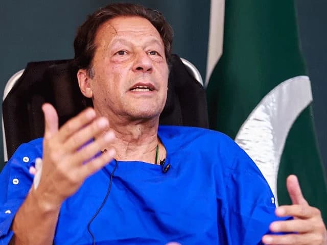PESHAWAR:The Khyber-Pakhtunkhwa Assembly on Monday unanimously passed a resolution expressing concern over the health of Pakistan Tehreek-e-Insaf () founder Imran Khan and demanding that he be shifted to Al-Shifa Hospital for medical treatment.The resolution also called for allowing Imran Khan's personal doctors to conduct regular medical examinations and provide treatment so that his health could be monitored continuously and effectively.During a discussion on Imran Khan's health, treasury members Abdul Salam Afridi, Fazal Elahi, Shafiullah and Malik Adil, along with Sajjad Barkwal, said the Supreme Court had recently ordered that Imran Khan be shifted to Al-Shifa Hospital, but the federal government had not implemented the court's decision.They said failure to comply with a judicial order created the impression that the law of the jungle prevailed in the country