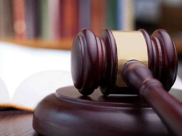 Lawyers to boycott courts over police raid