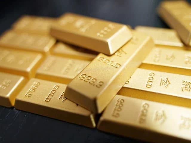 Gold steady as Fed hints at rate hike
