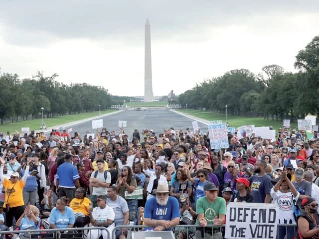 Thousands march in Washington