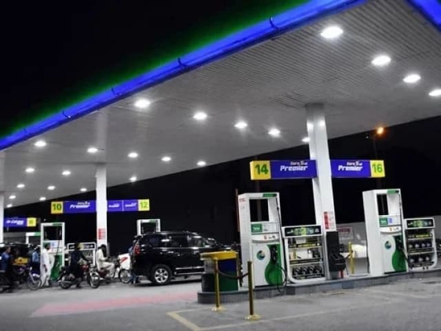 The federal government on Monday increased the price of petrol and high-speed diesel (HSD) by 39