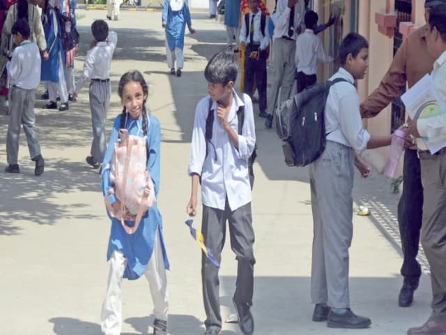 RAWALPINDI:The long 92-day summer vacation has ended and all government and private schools, colleges, academies and educational institutions across the province, including Rawalpindi division, have reopened.As schools reopened, their previously subdued activity returned, but traffic jams during school opening and closing hours also became routine