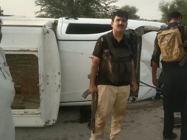 DSP, SHO among six police personnel injured in DI Khan attack