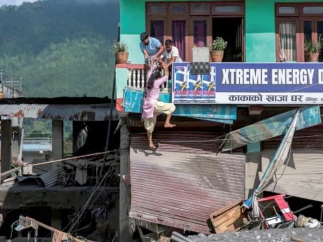 800 dead in Nepal-Tibet floods, 3,000 missing