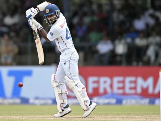 Sri Lanka rally against India to keep test alive