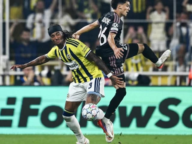 Fenerbahce stun Lyon in Champions League