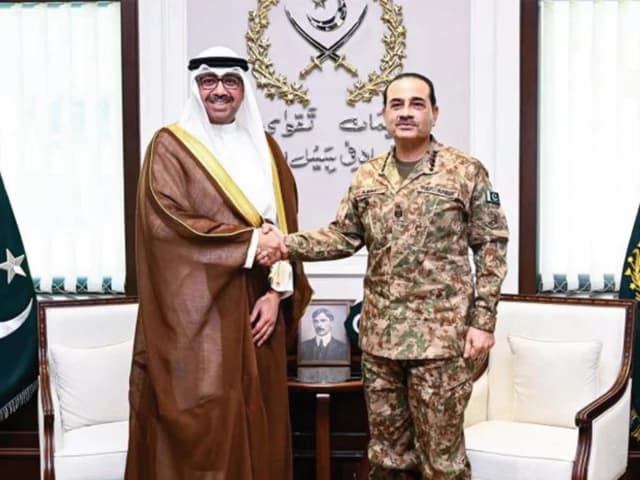Pakistan, Kuwait sign pact to deepen defence cooperation