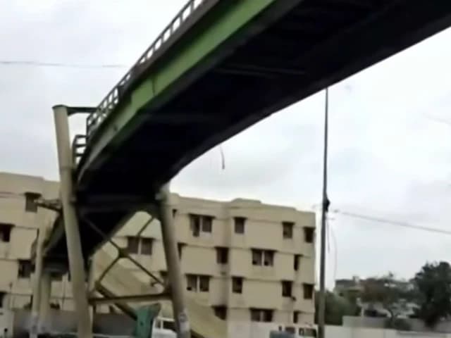 Damaged Mauripur bridge becomes death trap