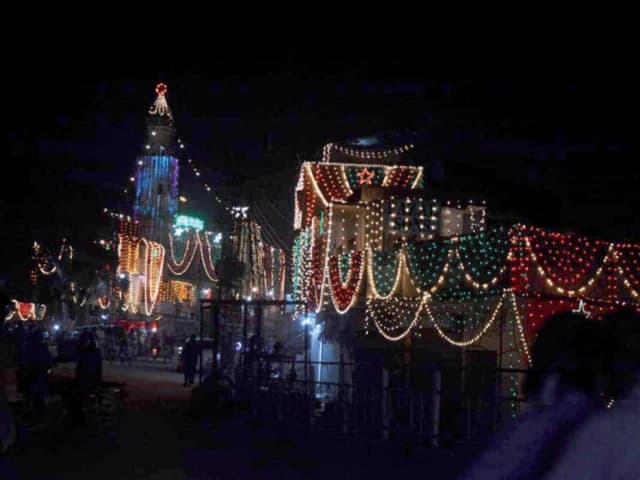 RAWALPINDI:The century-old tradition of decorating the entire city like a bride with colourful flags, electric lights and Islamic welcome boards on Eid Miladun Nabi (PBUH) has been dimmed by crushing inflation, expensive lights and a devastating rise in electricity prices, leading to a decline in the tradition.At the public level, decorations for Eid Milad have decreased by a record amount in streets, neighbourhoods and localities this year