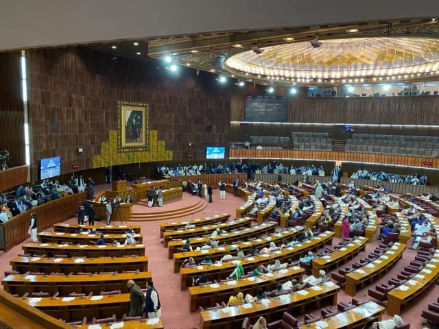 MPs warn against long-term energy contracts
