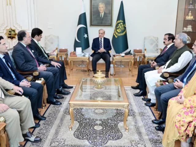 Sindh Chief Minister Murad Ali Shah on Monday met Prime Minister Shehbaz Sharif and discussed