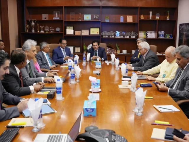 Pakistan expects $6b investment as five refineries sign Brownfield upgradation deals