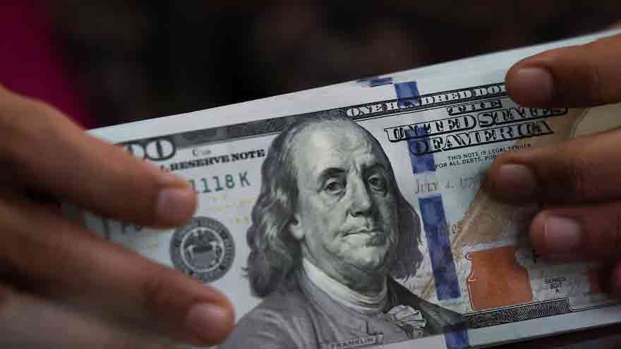 US dollar weakens as rate hike expectations fade amid Middle East instability