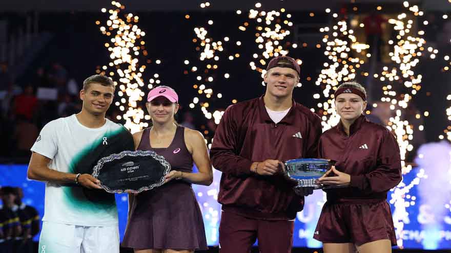 Muchova and Mensik win US Open mixed doubles title
