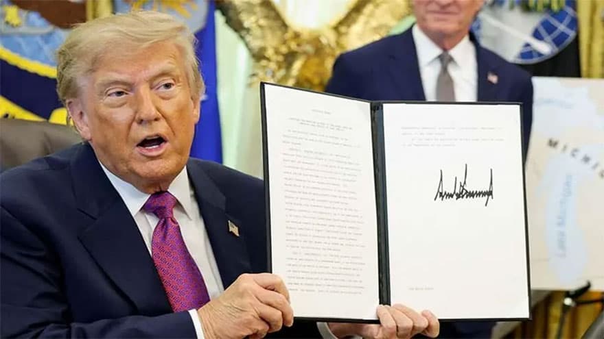 Trump renames Lake Ontario as Lake America amid Canada trade war